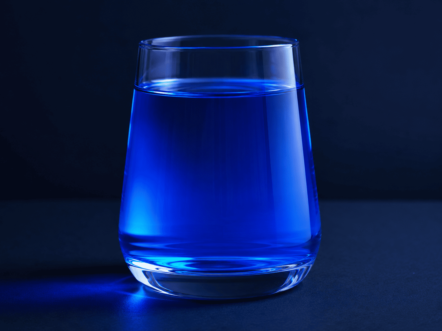 A água vira azul